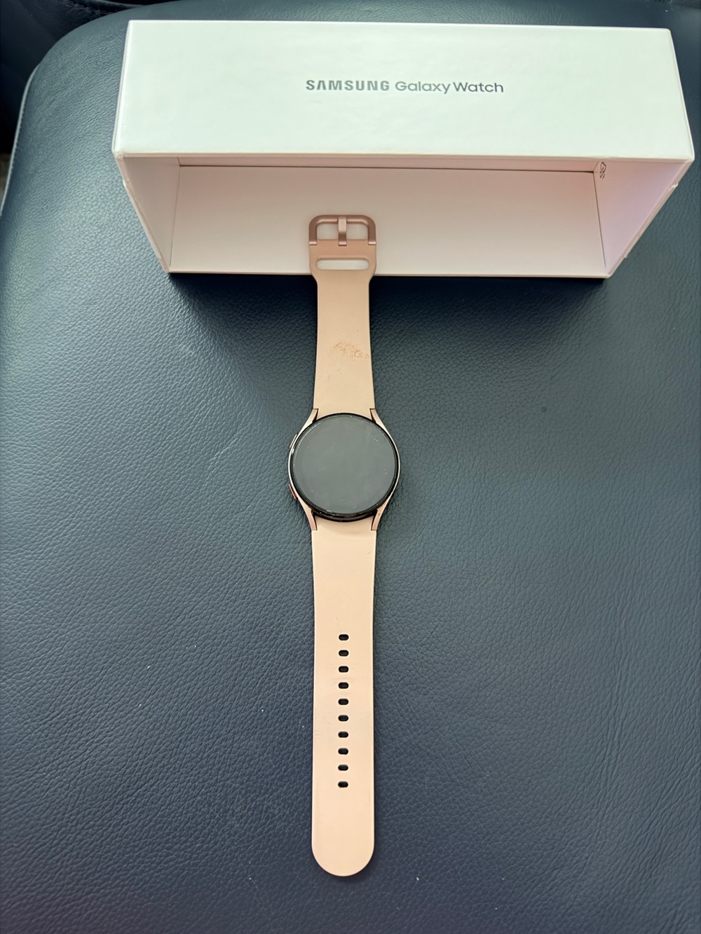Samsung Galaxy Watch 4 — Pink Sand Band | Excellent Condition - Picture 4 of 4